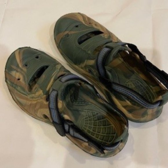 Water Shoes, Size 7 - Picture 1 of 4